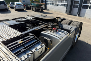 sattelzugmaschine_-_tgx_18_500_4x2__engine_defect__-_man_258015.jpg