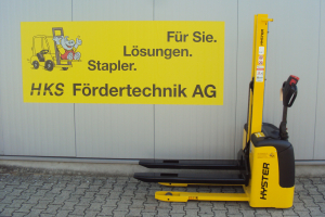 sc10-warehouse-stacker-hyster_189655.jpg