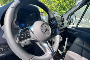 sprinter-317-cdi-pro-aufbau-mit-hebebuehne-4325-l-cab-chassis-mercedes_302965.jpg