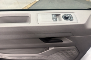 transporter-dkab-ch-3500-20-tdi-150-cab-chassis-vw_300810.jpg